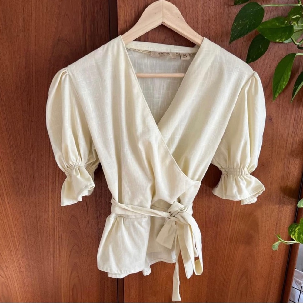 Puff sleeve wrap top